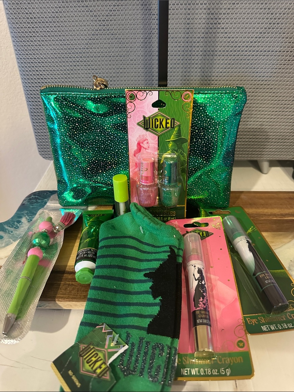 Wicked Green Bath & Body Gift Set — Sparkling Green Body Oil & Moisturizers